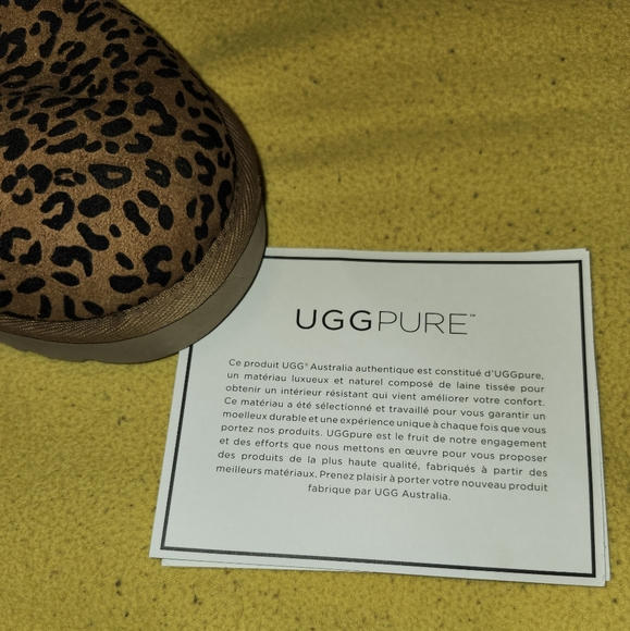 Genuine UGG Boots - Picture 2 of 9